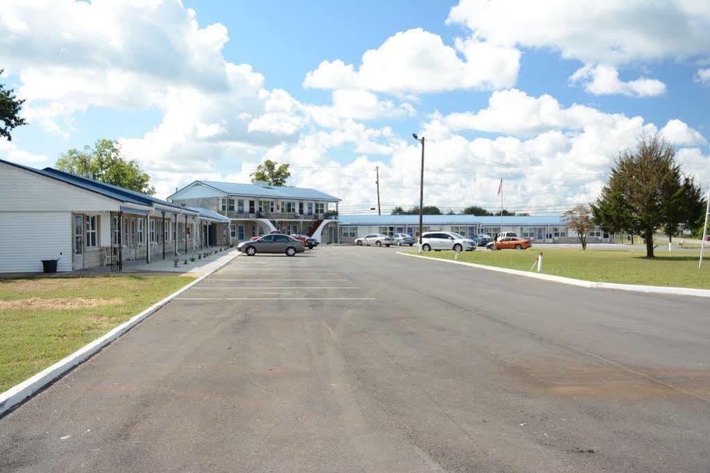 Horse Cave Motel Exterior photo